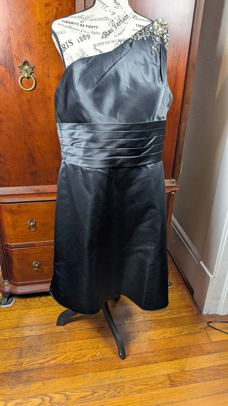 Kanali K Black One-Shoulder Satin Dress with Beaded Shoulder and Ruched Waist Si